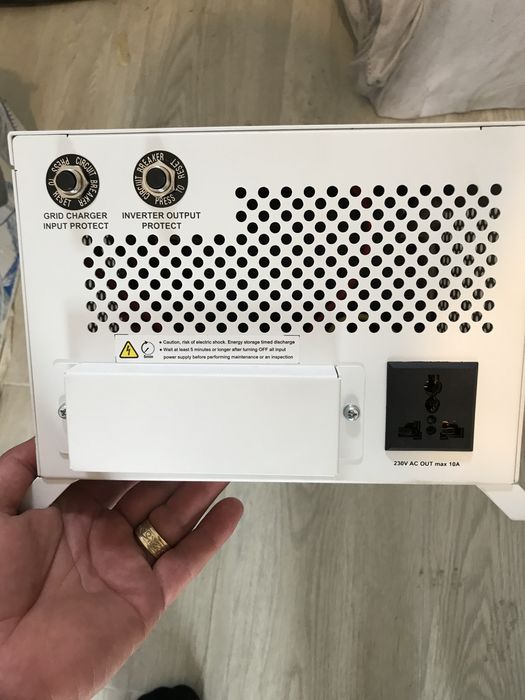 Invertor Schnieder panouri solare 3000w