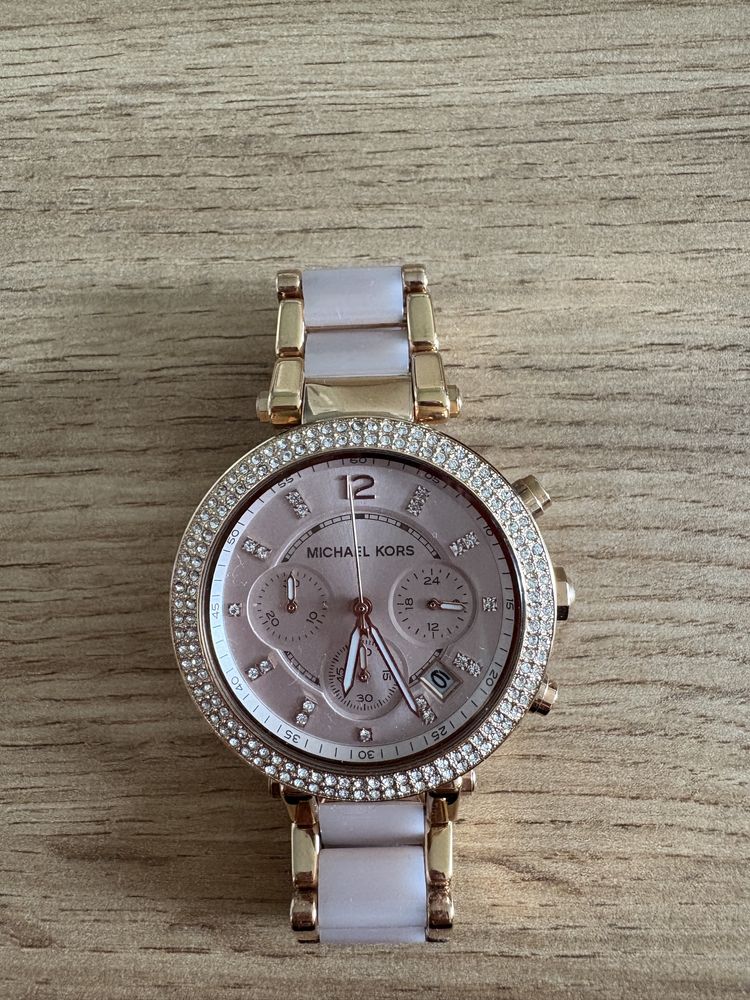 Продавам часовник Michael Kors