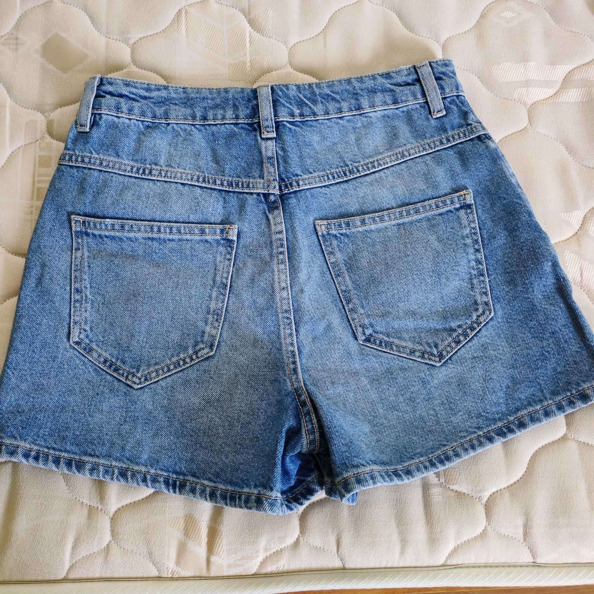 Дамски потник на massimo dutti р. S. Дънкови шорти. Р. S