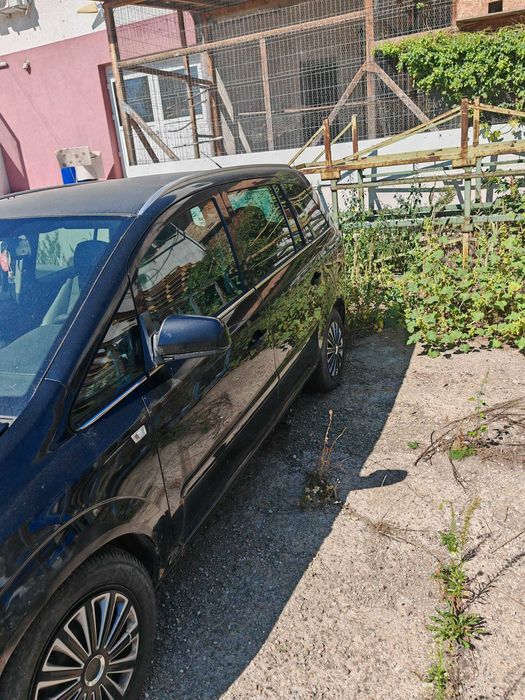 Opel Zafira 1.6 TDI 110CP – 2009 / 4000 RON negociabil