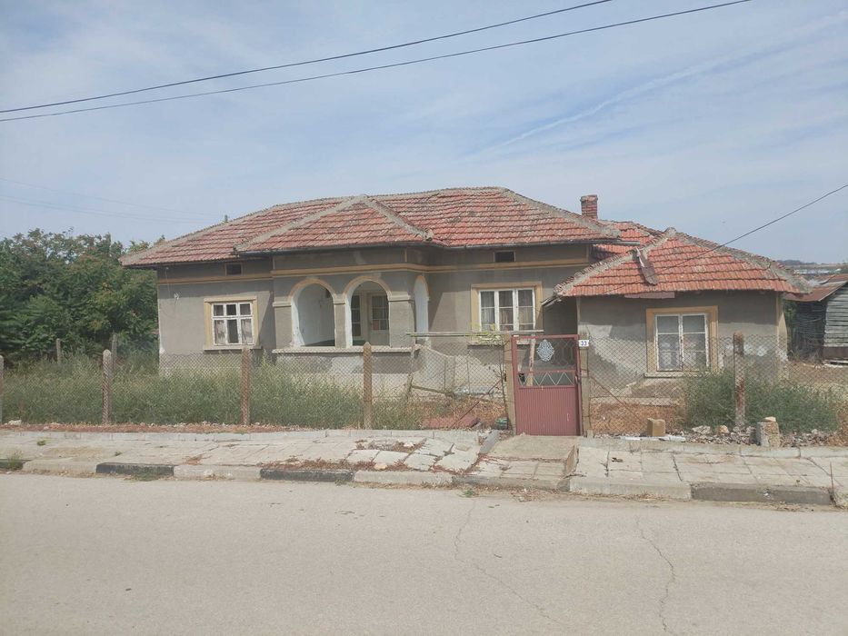 Продавам къща в с. Добротица