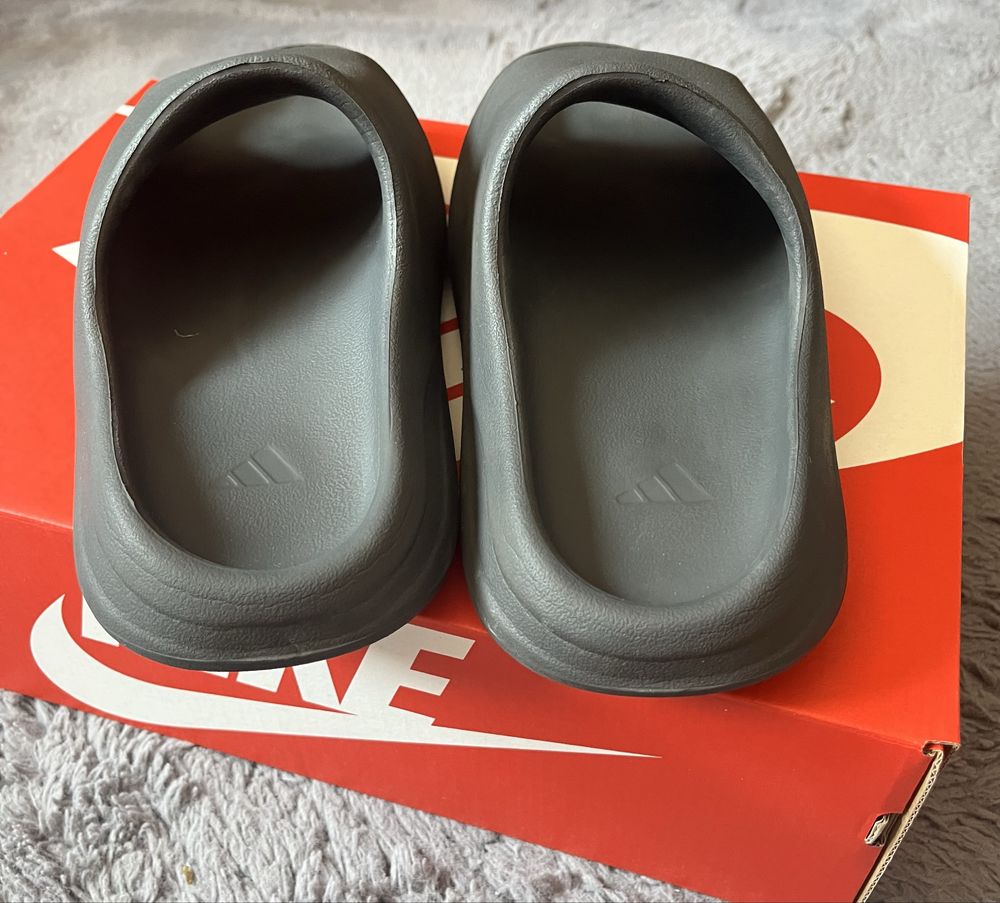 Adidas Yeezy Slides, размер 40/41, оригинални
