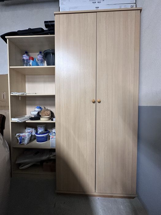 Гардероб и етажерка