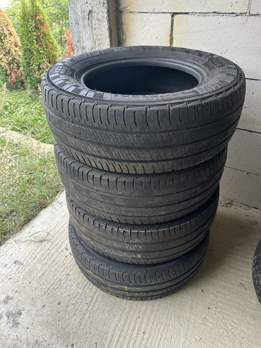 Vand 2 seturi cauciucuri 235/65/r16 C