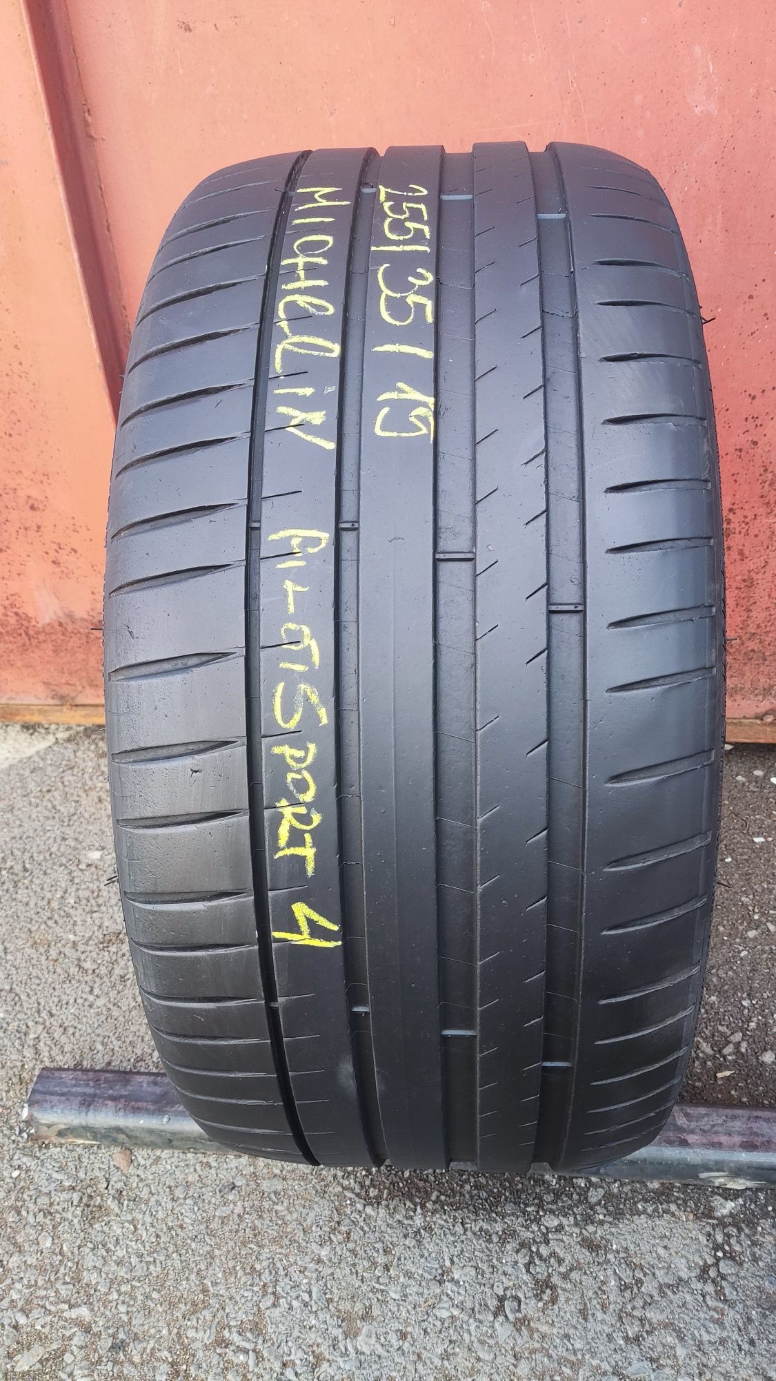 1брой лятна гума 255/35/19 Michelin Pilot Sport 4 
6.58mm
Добро състоя