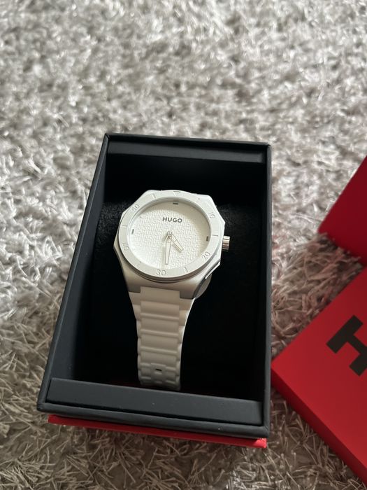 Часовник на hugo boss топ качесто чисто ново