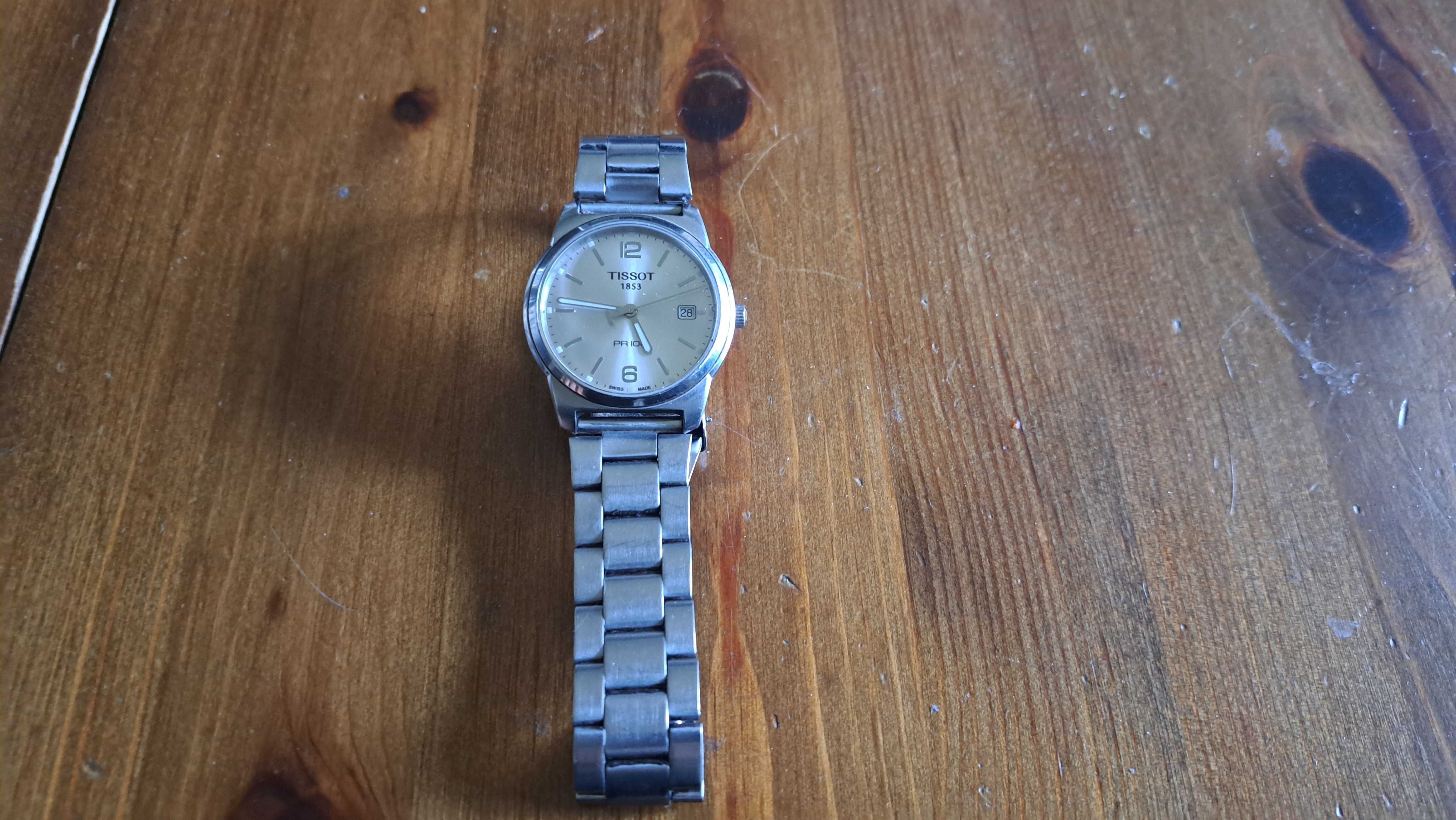 Швейцарски часовник Tissot PR 100 с повреда