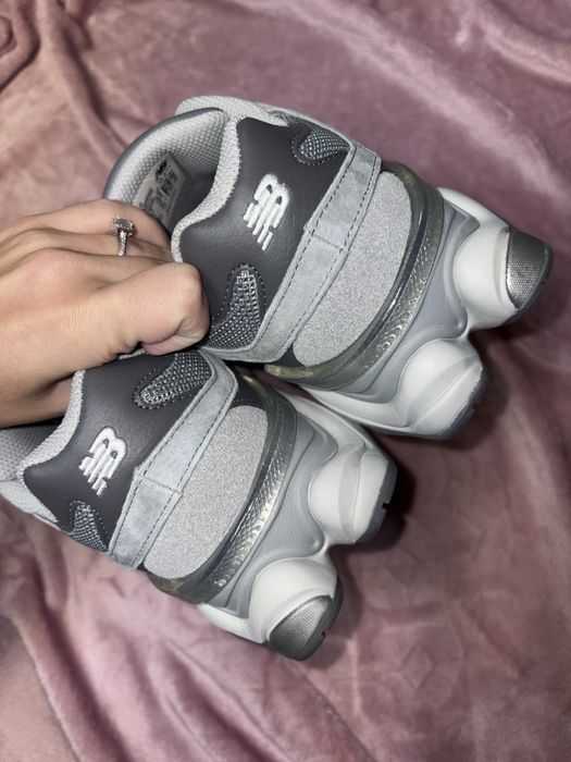Pantofi 42 New Balance 9060 Alb Albi Gri Negru Negri noi nepurtati new