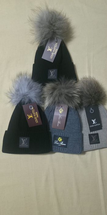 Дамски Зимни Шапки.