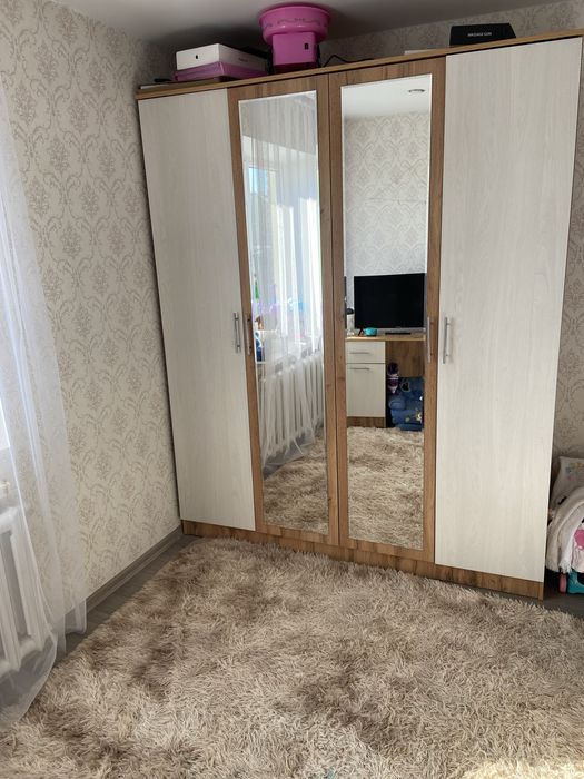 Продам шкаф , +стол бесплатно