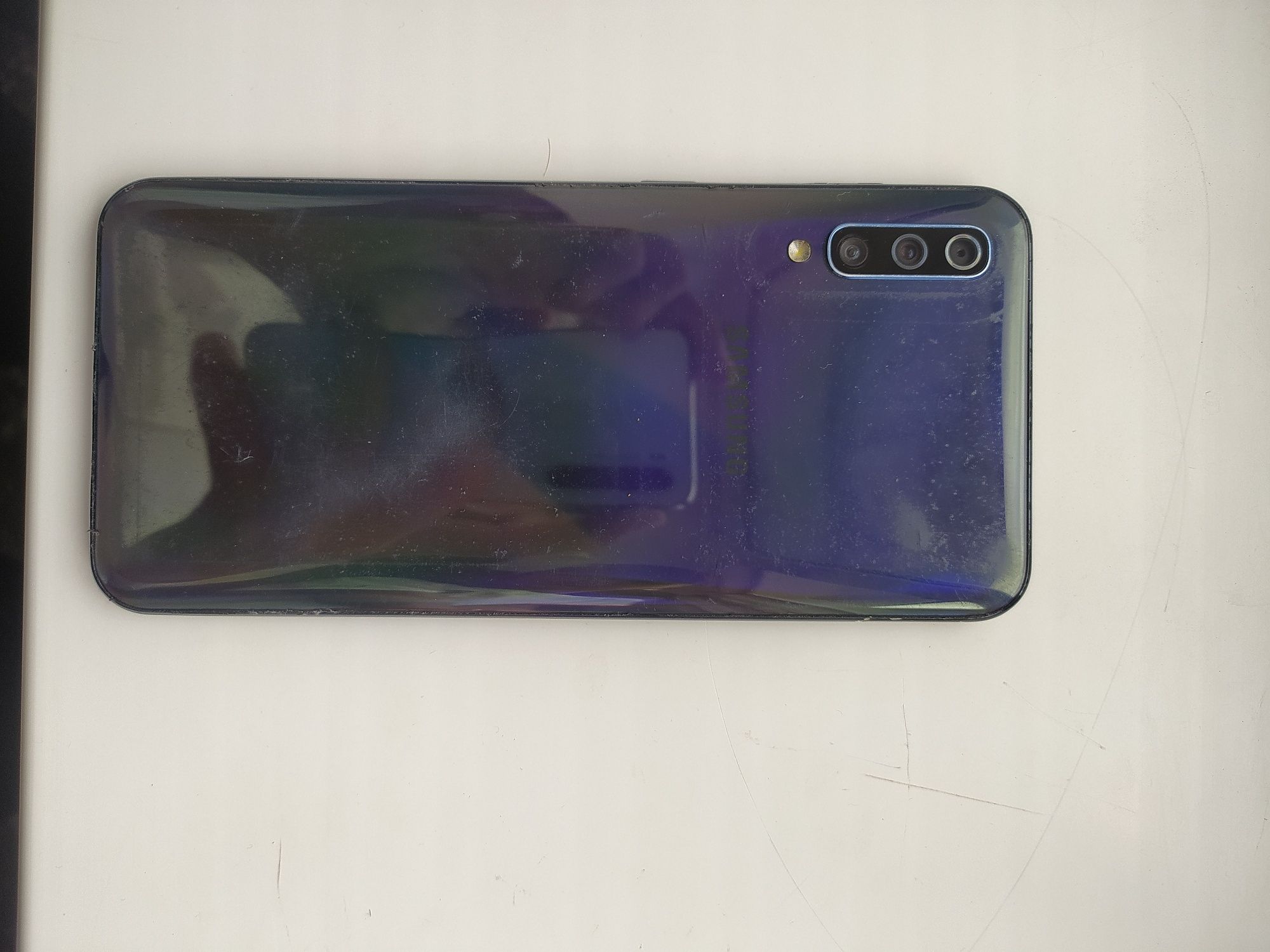 Samsung galaxy A50 sotiladi