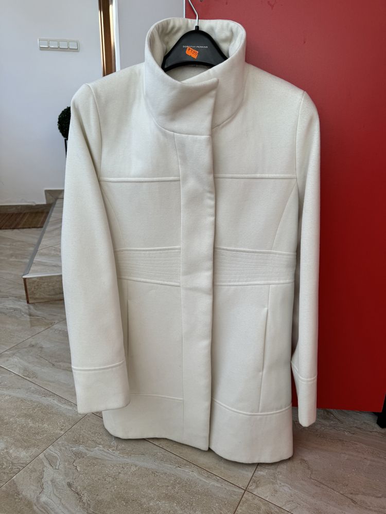 Palton alb de vânzare
