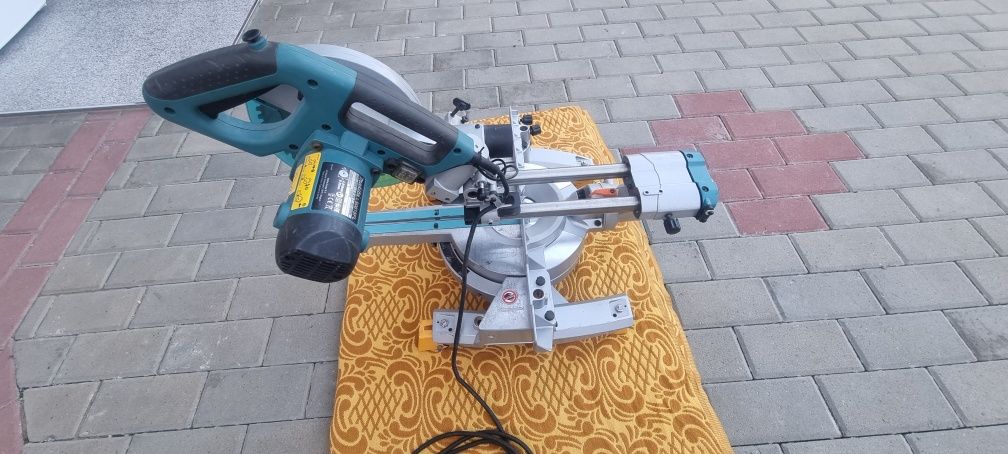 Circular Makita LS0815FL