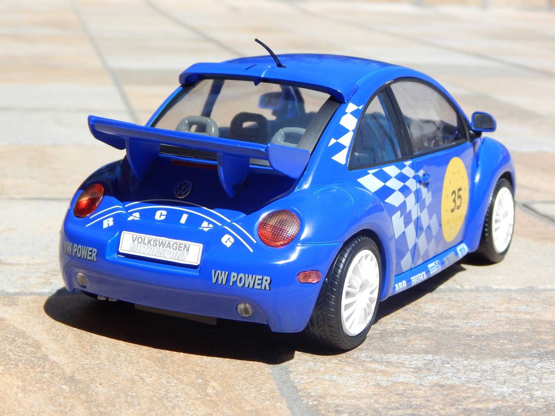 Macheta Volkswagen New Beetle 1999 Racing Blue scara 1:18 Solido