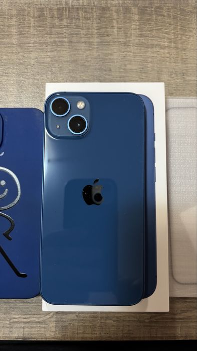 Iphone 13 blue запазен + аксесоари
