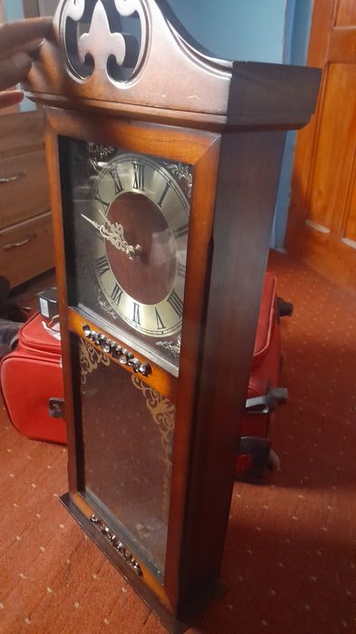 Ceas de perete cu baterie