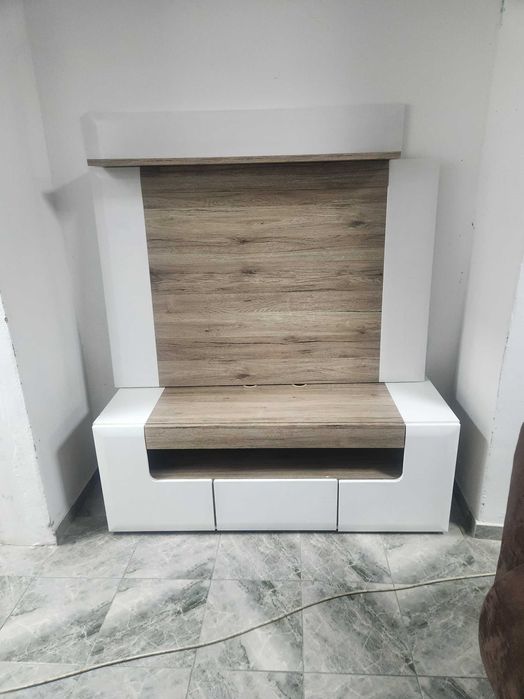 Vînd mobilă dormitoare bucătărie si multele altele