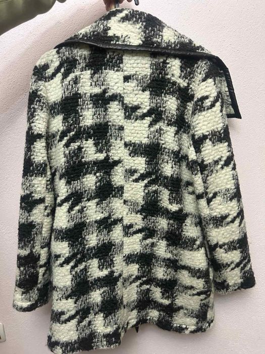 Палто тип букле.