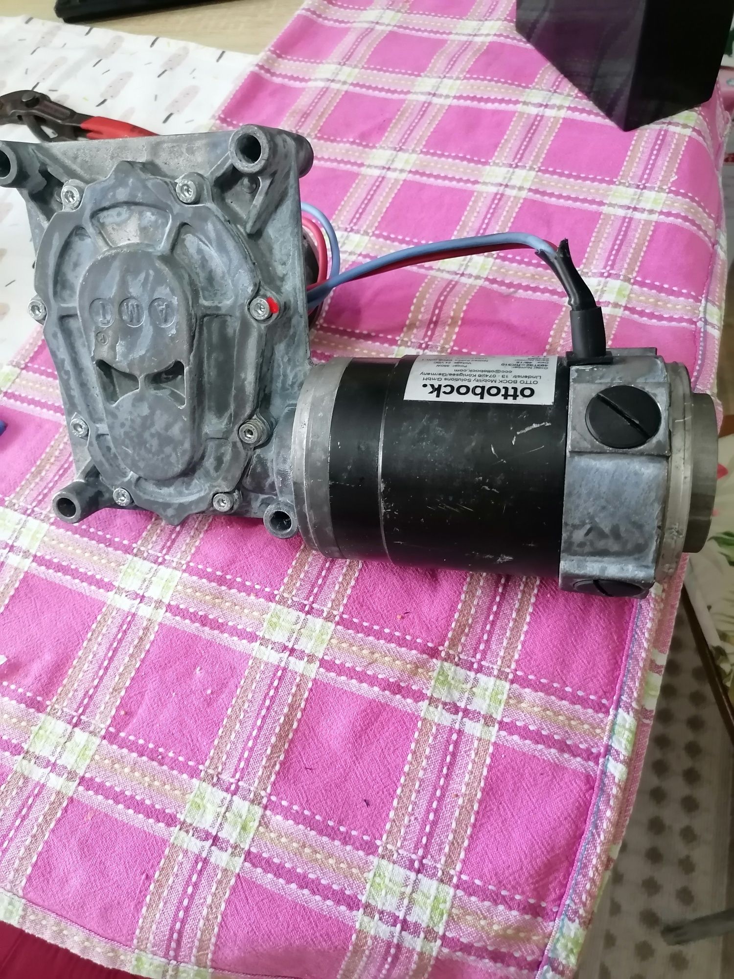 Vindm motor cu reductor - 24v