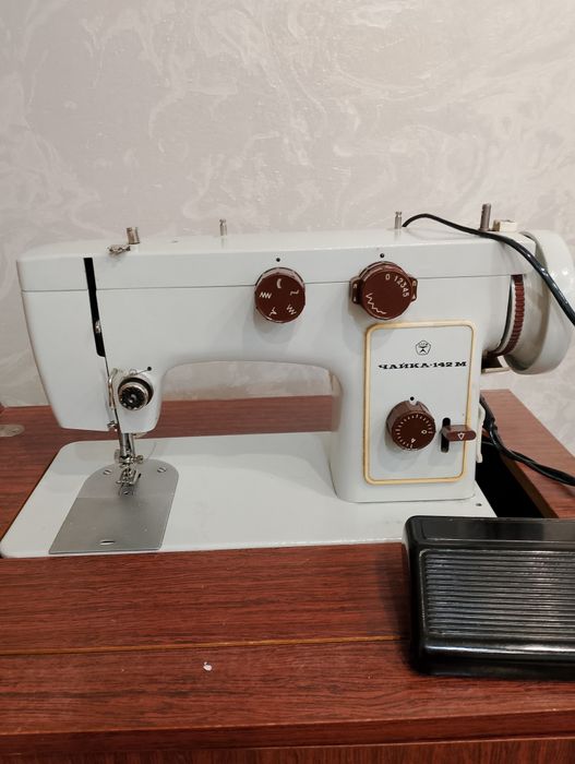 Продам швейную машинку Чайка142 м