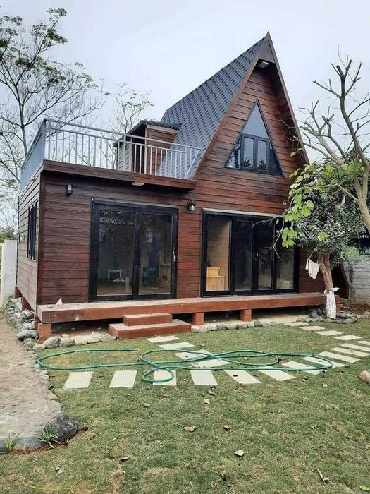 Cabana stil A Frame si casa din structura de lemn de vanzare