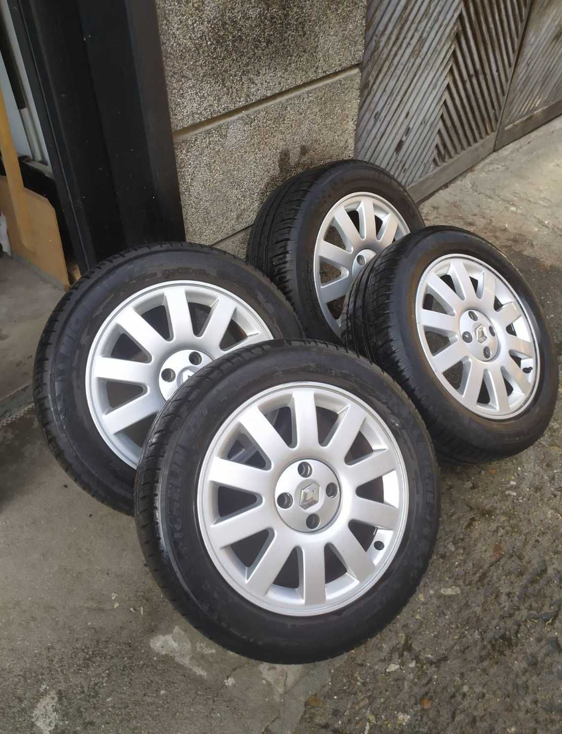 Продавам 4бр гуми Michelin 205/55/R16 с алуминиеви джанти Renault