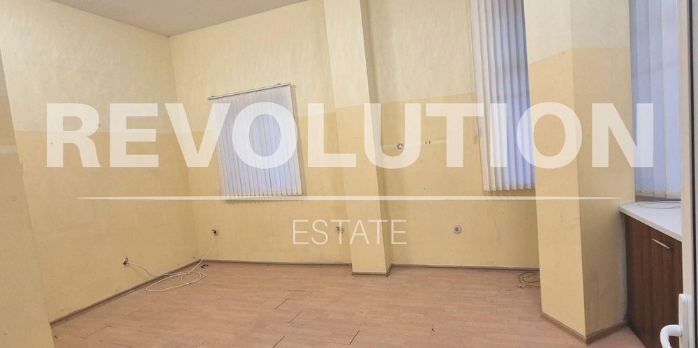 Дава се под наем Магазин в Варна, Възраждане 1 - 118 кв.м за 700 € - Снимка #2