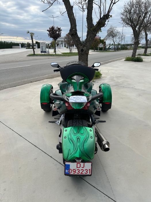 Can am spyder bombardier