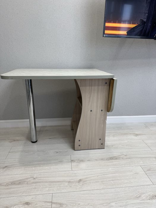 Стол малый кухонный ! Продам в хорошем состоянии