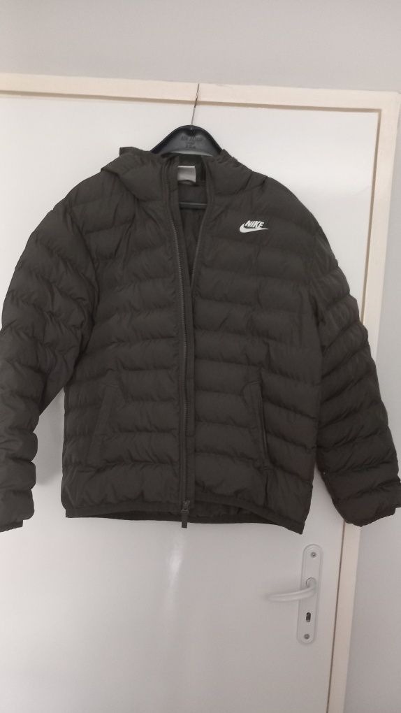 Юношески яке Nike