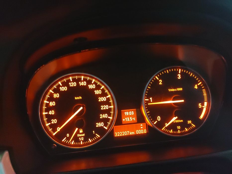 Bmw seria 3 e90 Facelift 318d 143cp 

Manual 
Km 322000
Itp valabil 
A