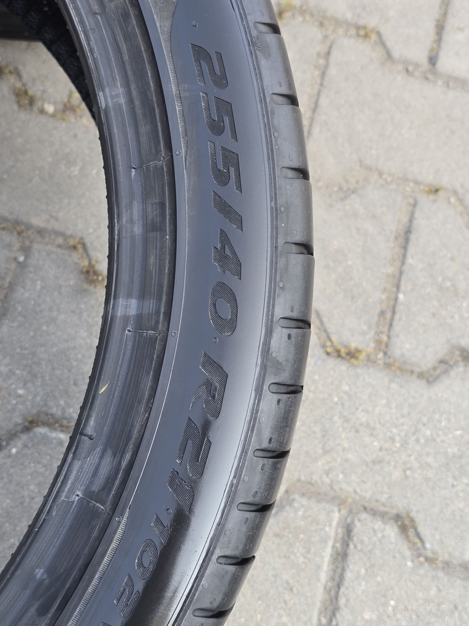 255 40 21 Pirelli 2  бр.