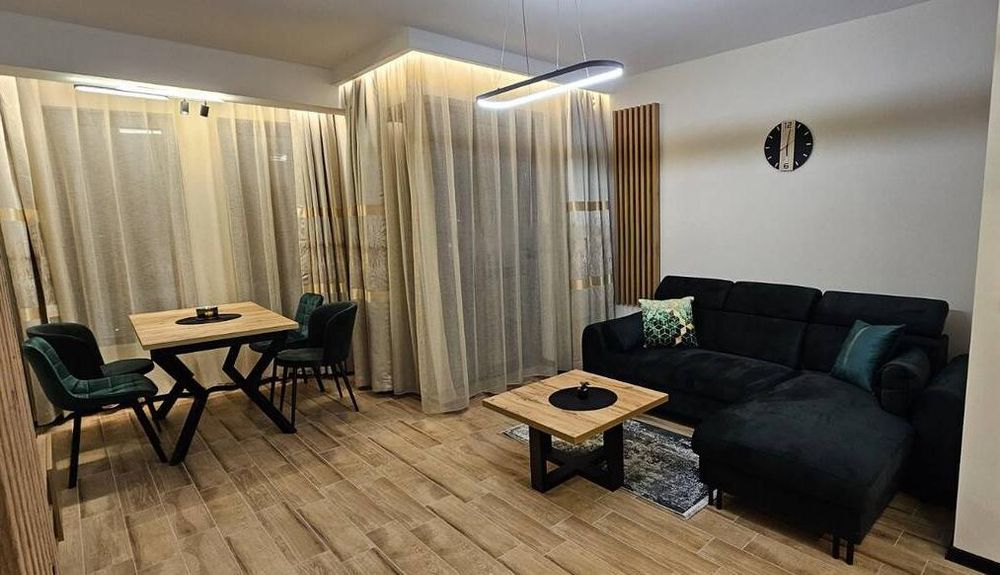 Дава се под наем Двустаен апартамент в Пловдив, Младежки Хълм - 82 кв.м за 680 € - Снимка #1