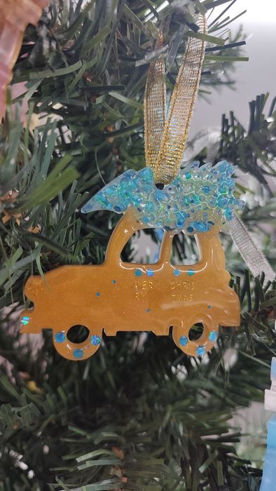 Коледна украса от епоксидна смола