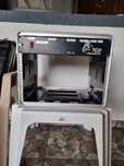 Rack case 8 u cu priza Python pe el 750 de lei