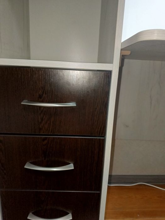 Письменный стол.