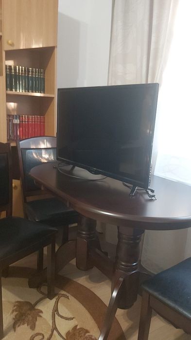 Televizor marca Vortex,diagonala 81