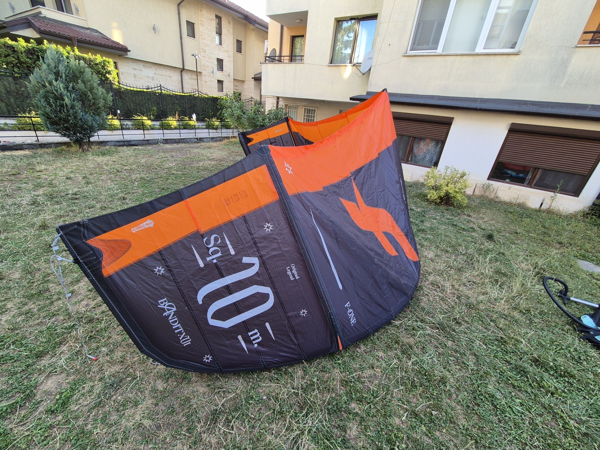 Продавам кайтове F-one Bandit 8m2, 10m2 и бар Linxbar