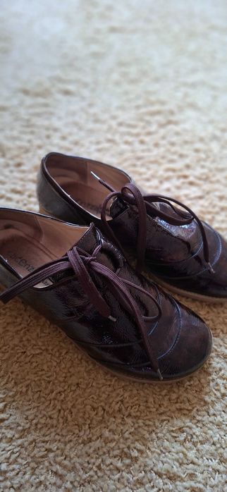 Pantofi de toamna , nr 39,din piele lucioasa, cu piele si pe interior