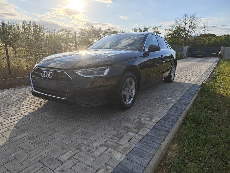 Audi A4 avariat ușor fata
