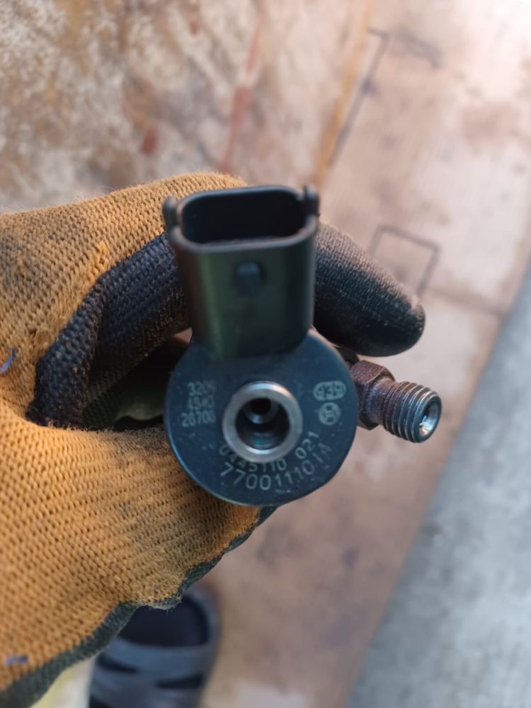 Vand injectoare renault 1.9 diesel