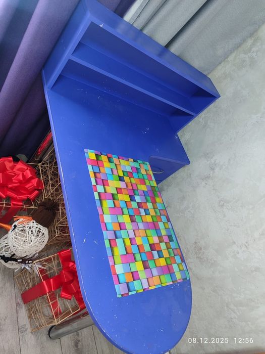 Продам стол для маникюра.