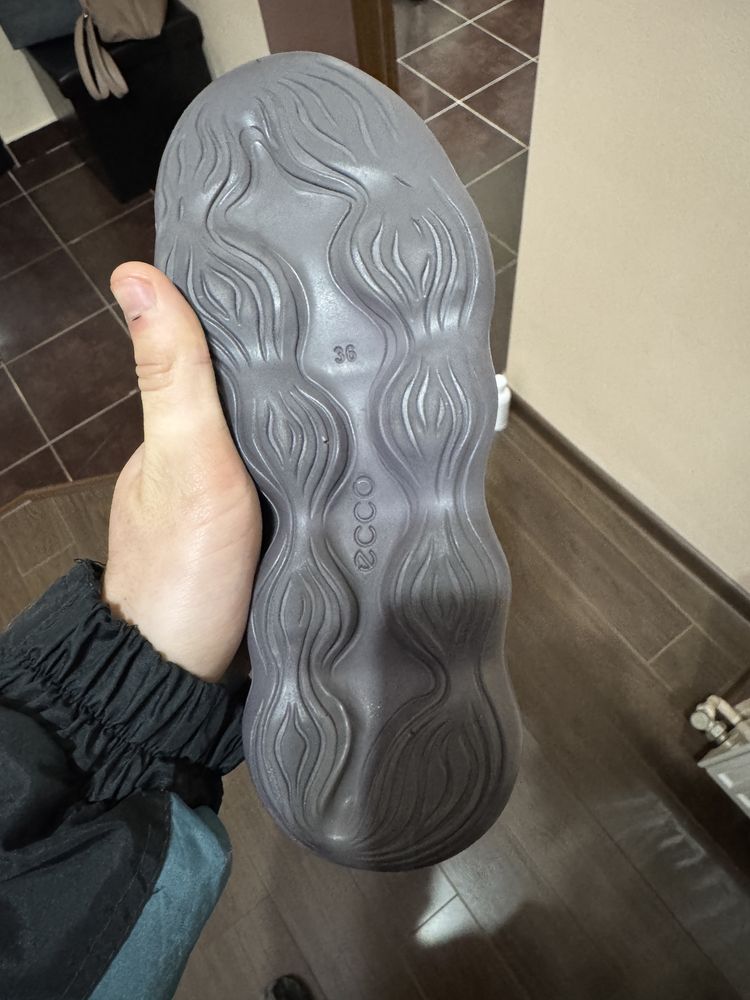 Vand adidasi Ecco