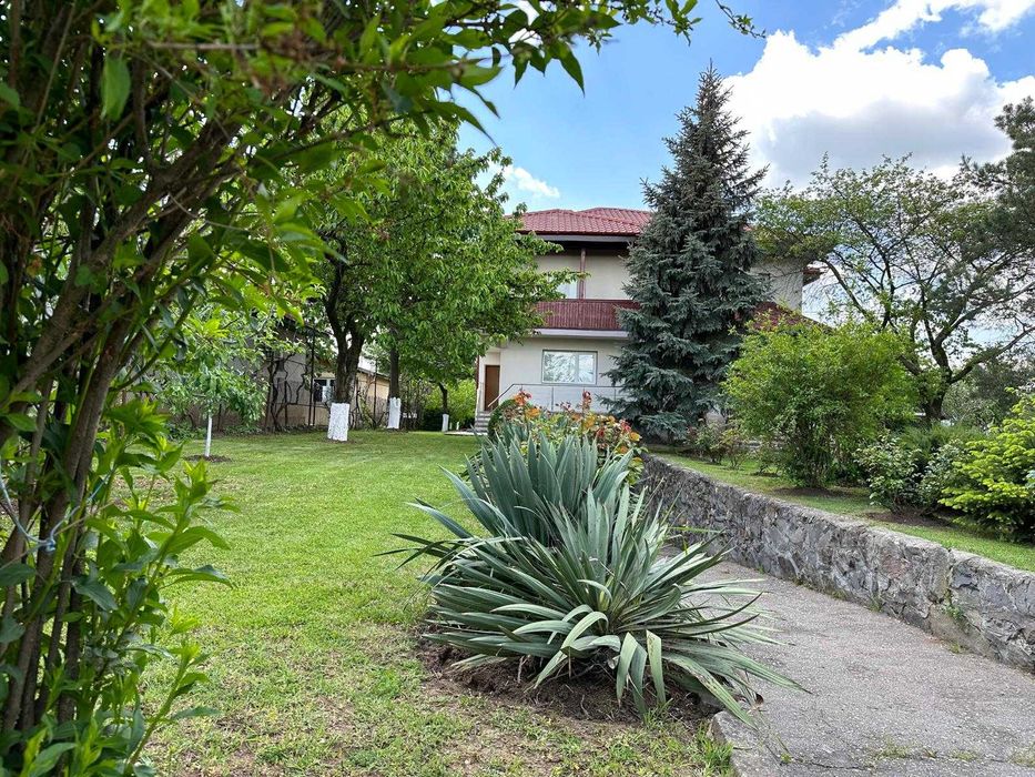 PROPRIETATE: Casă/Vilă - 304 mp; Teren - 3000mp; Anexe