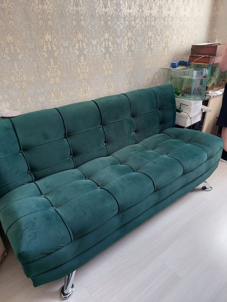 Продается практический новый диван