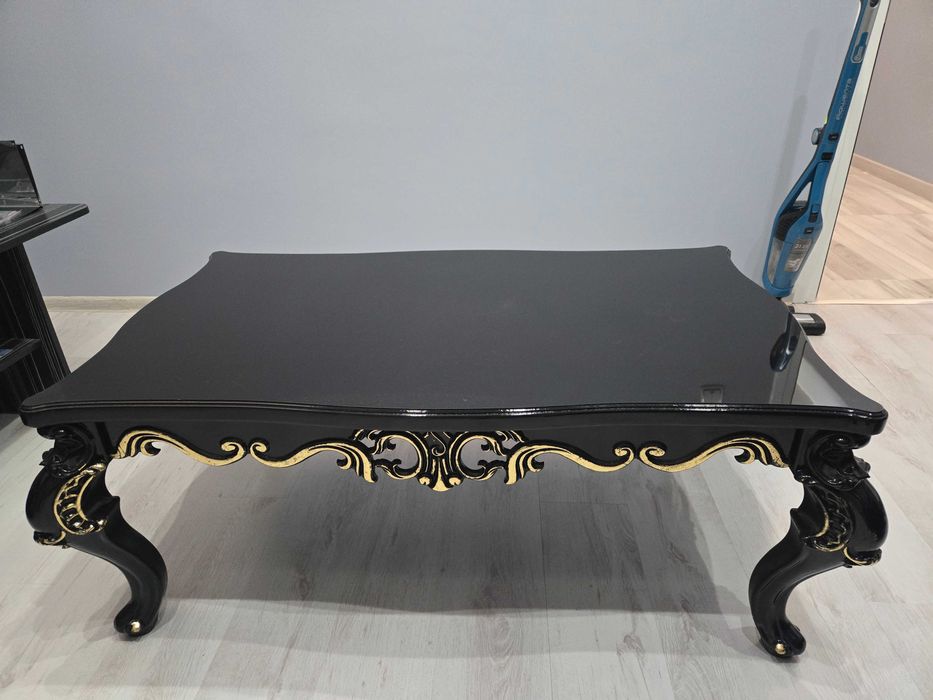 Маса холна купена от нов дом