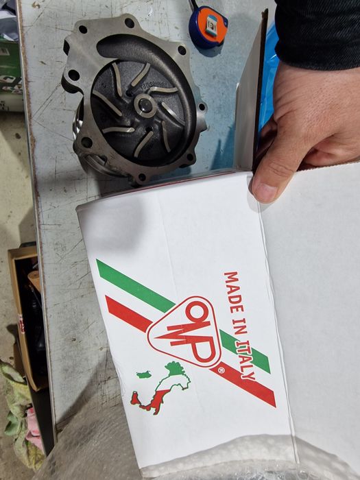 Pompa apa tractor ford 7810 import Italia pe original preț 650 lei se