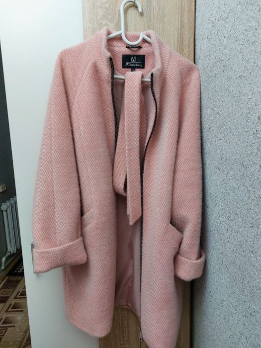 Продается Пальто новое