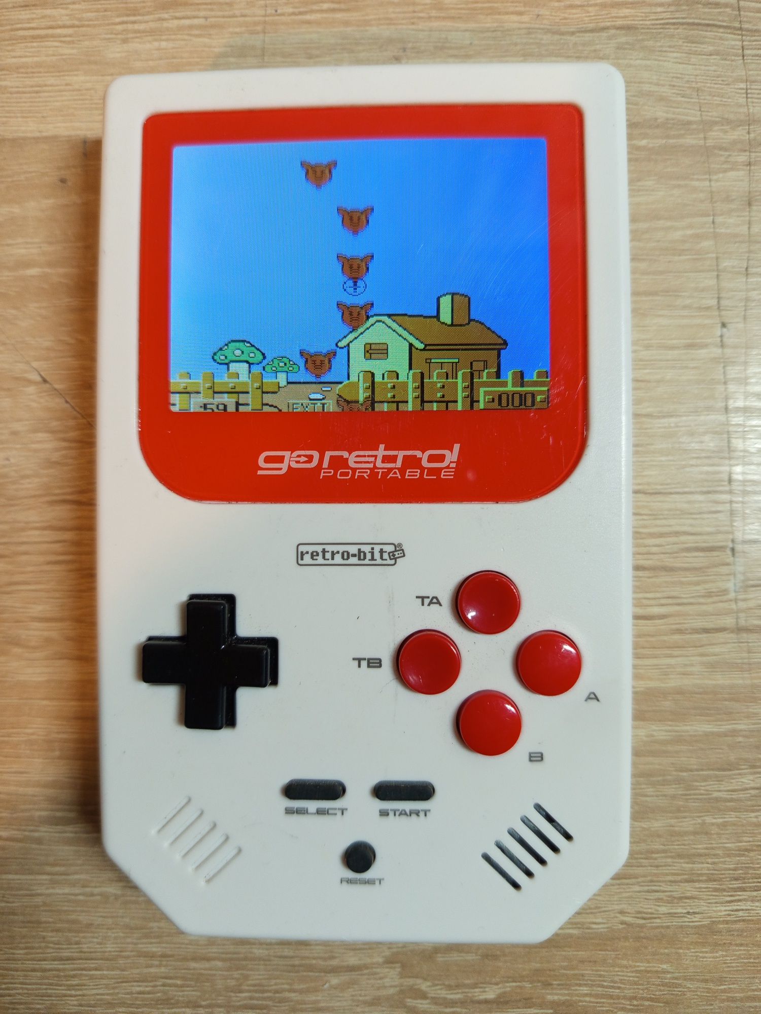 Портативна конзола"Retro-bit"goretro(250,класически игри)
