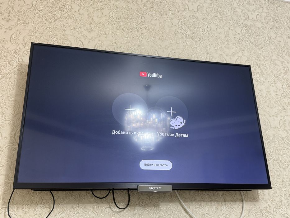 Телевизор Сони, хороший.